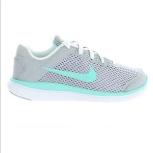 Nike girls Flex 2016 RN only worn once.